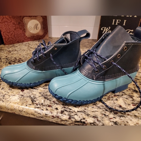 Size 4 L.L.Bean Boots - Picture 3 of 5